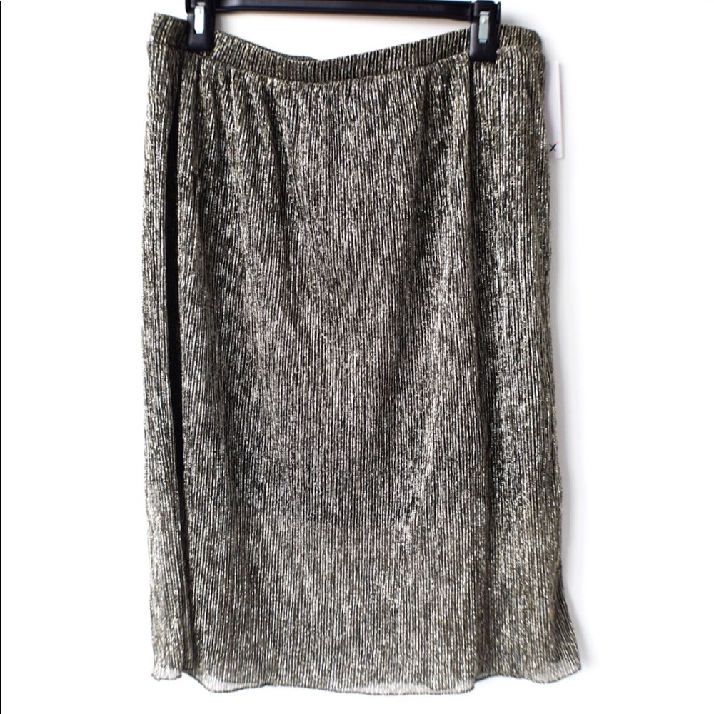 **SOLD** Dex Metallic Pleated Skirt. - Picture 2 of 4